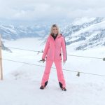 Michelle Hunziker Instagram - Vi state squagliando come dei ghiacciolini? 🧊 Vi do un consiglio: Visitate la bellissima regione di #Interlaken e salite sullo #Jungfraujoch per godervi il fresco e il panorama a 3’454 metri! Ci sono tantissime attività fra cui scegliere ed è tutto a portata di mano. Buon viaggio!🇨🇭 Per tutte le info: Svizzera.it/michelle @interlaken @jungfraujochtopofeurope @swisstravelsystem #innamoratidellasvizzera #hobisognodisvizzera #interlaken #junfraujoch #topofeurope Switzerland