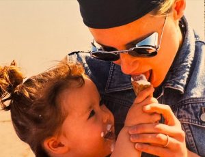 Michelle Hunziker Instagram - Il tuo primo compleanno da mamma❤️ 
TI AMO 

@therealauroragram