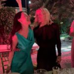 Michelle Hunziker Instagram - Cara Francesca e caro Santo, vi voglio ringraziare per aver nutrito il mio cuore romantico con il vostro amore puro, luminoso, con i vostri baci, i vostri sguardi complici, il vostro vissuto… tutti possono amare ed essere amati e voi ieri ce l’avete ricordato. Quanta emozione…Eravate raggianti e noi vi vogliamo tanto tanto tanto bene!!!! Evviva gli sposiiiiiiii! @francescadestefanoversace @ambraofficial @therealauroragram @kingcerz Ps: volevo informare e tranquillizzare tutti gli esperti di moda che mi leggono che da galateo, dopo le 16.00 per un matrimonio in tight, l’abito nero è assolutamente idoneo 😉
