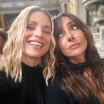 Michelle Hunziker Instagram - Cara Francesca e caro Santo, vi voglio ringraziare per aver nutrito il mio cuore romantico con il vostro amore puro, luminoso, con i vostri baci, i vostri sguardi complici, il vostro vissuto… tutti possono amare ed essere amati e voi ieri ce l’avete ricordato. Quanta emozione…Eravate raggianti e noi vi vogliamo tanto tanto tanto bene!!!! Evviva gli sposiiiiiiii! @francescadestefanoversace @ambraofficial @therealauroragram @kingcerz Ps: volevo informare e tranquillizzare tutti gli esperti di moda che mi leggono che da galateo, dopo le 16.00 per un matrimonio in tight, l’abito nero è assolutamente idoneo 😉
