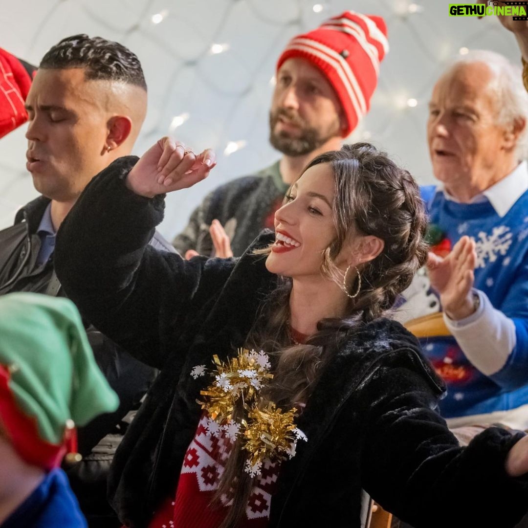 Michelle Keegan Instagram - An early Christmas present … A Brassic Christmas Special coming this December 🎄🎅🏼⭐️😝 @skytv #brassic