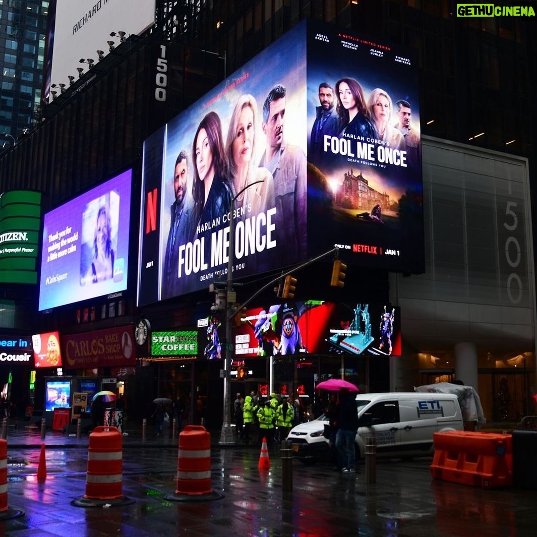 Michelle Keegan Instagram - We’re in TIMES SQUARE baby!!!!! Fool Me Once Out January 1st @netflixuk @netflix Times Square, New York City