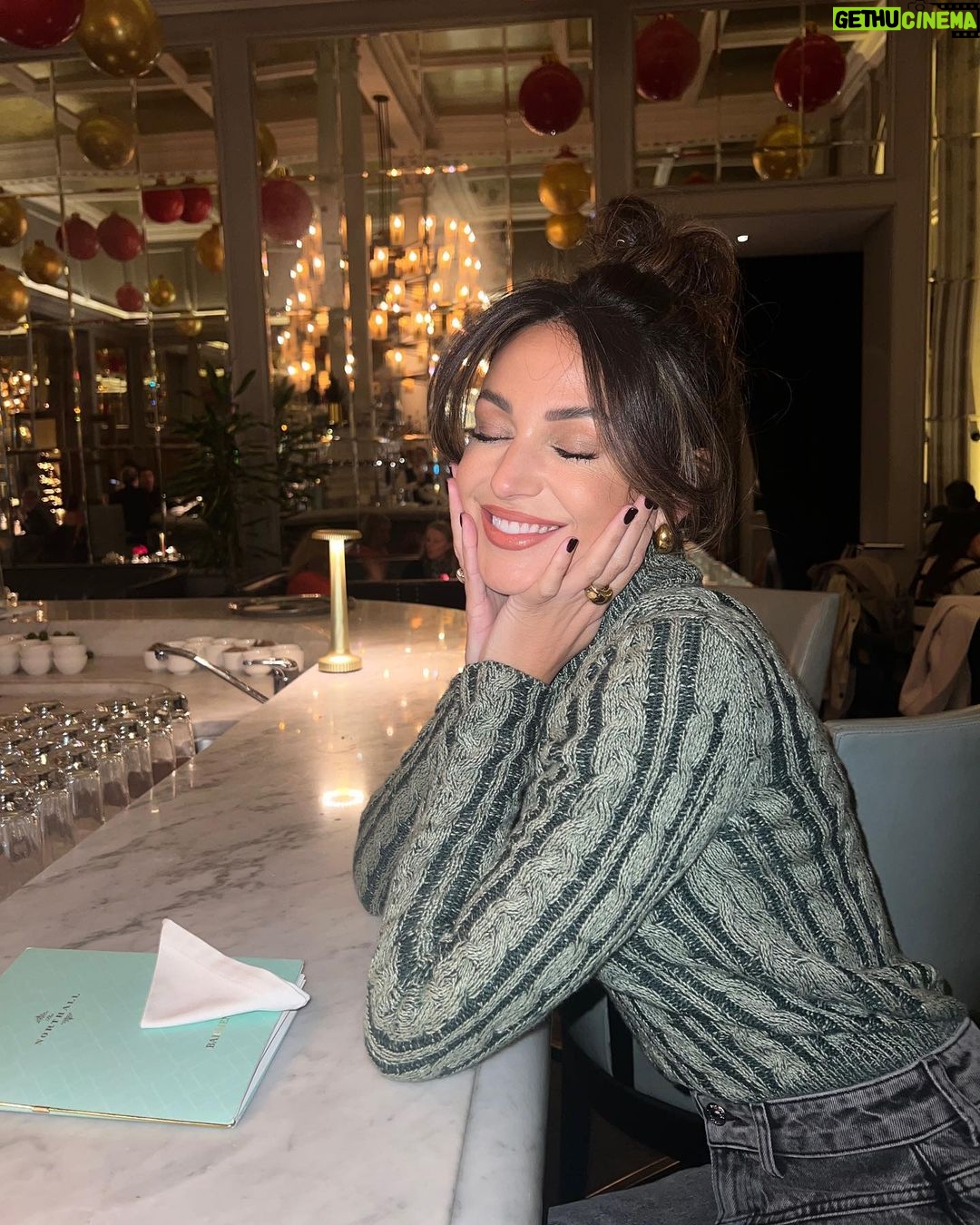 Michelle Keegan Instagram - December Iβm ready for you ππ
πΌπ₯°β¨ Corinthia London