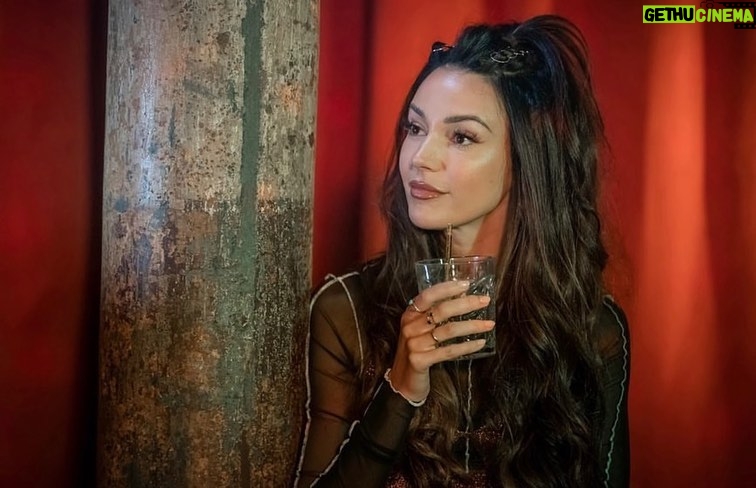 Michelle Keegan Instagram - A few BTS pics from BRASSIC Season 5. Whoβs already binged the the new season?? π¦ππ’πΌπ°π§¨β€οΈβπ₯π @skytv #brassic