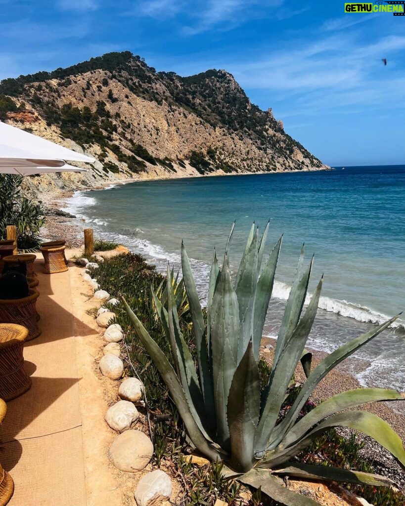 Michelle Keegan Instagram - A little bit of Ibiza magic 🪄✨ Ibiza, Spain