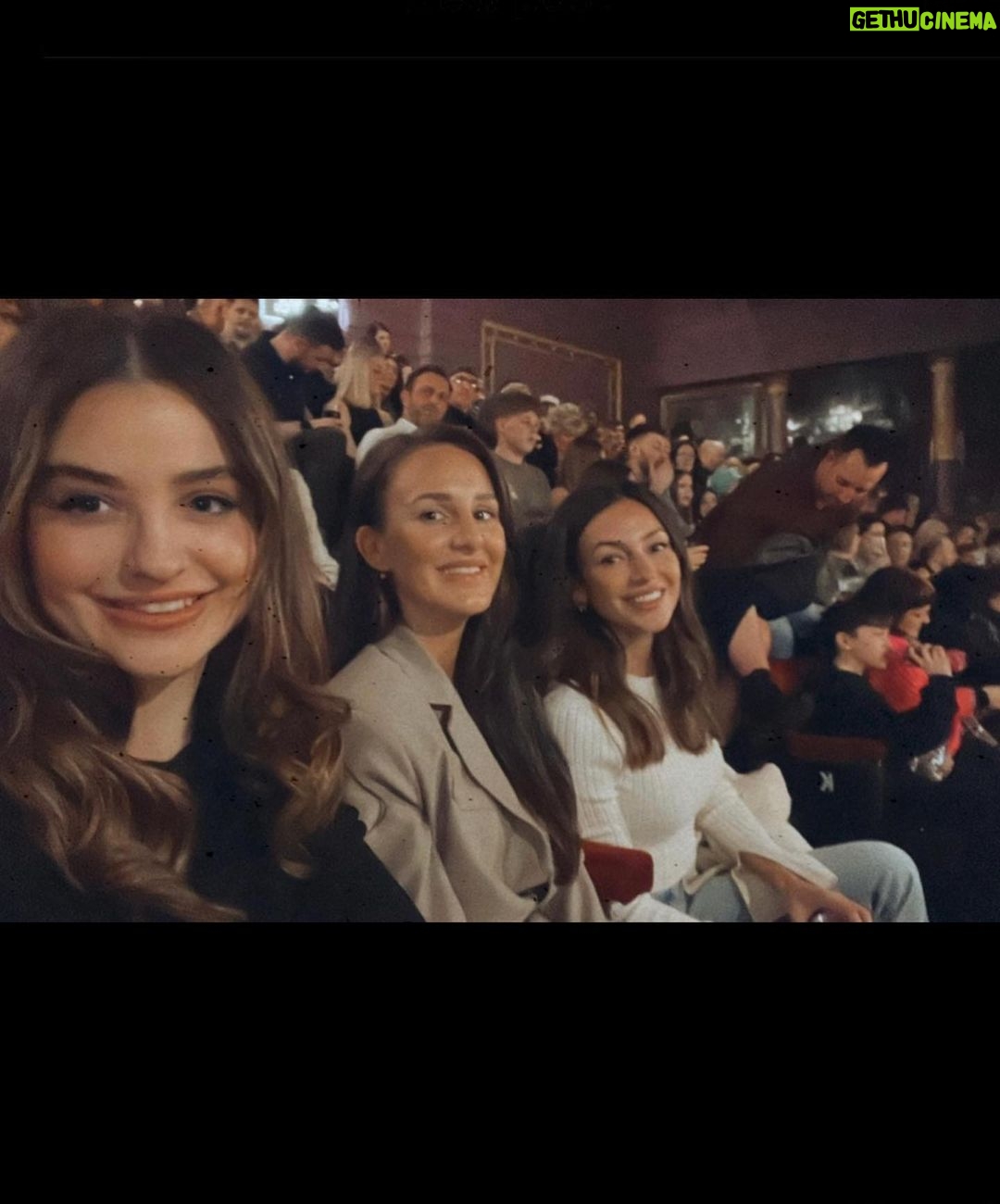 Michelle Keegan Instagram - What it’s all about ♥️ Friday night in the city with our mums. #lucky #family