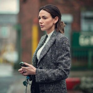 Michelle Keegan Instagram - Finally the secrets out!! 👀🙈
Im over the moon to be joining the cast of FOOL ME ONCE, a @netflixuk thriller based on the book by the extremely talented @harlancoben 📖 
Here we gooooo … 🎉🎬🎥