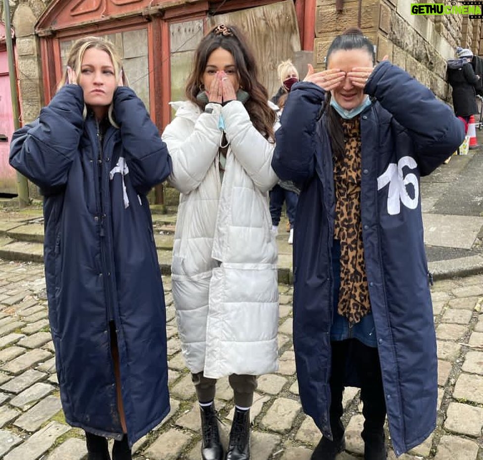 Michelle Keegan Instagram - Ok we’re ready… 🎬📺🧨 Brassic TONIGHT on @skytv 10pm Stream every episode @nowtv #brassic4 #brassic