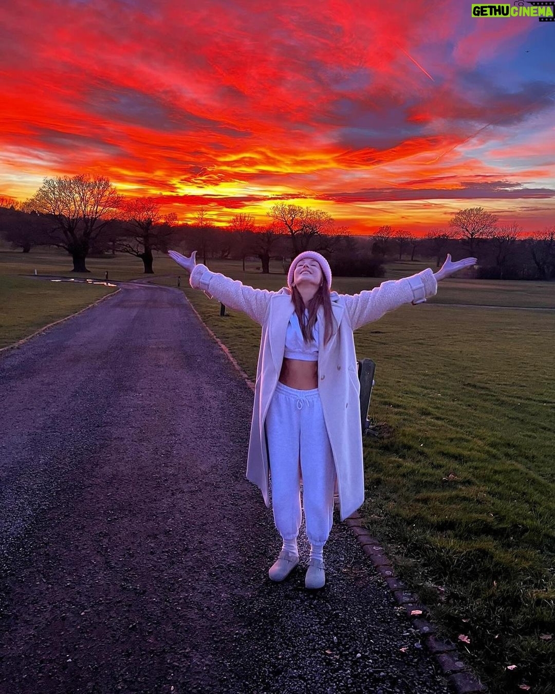 Michelle Keegan Instagram - Just a little bit of recently 🥰💋🌇
