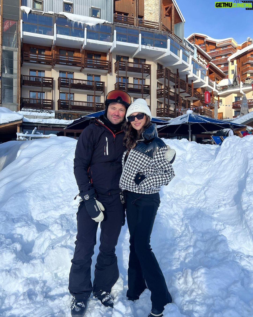 Michelle Keegan Instagram - ‘The cold never bothered me anyway’… it does, it definitely definitely does! ❄️⛷️🎿
