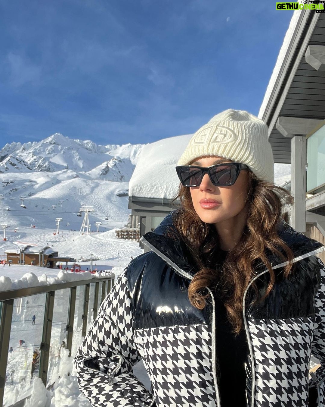 Michelle Keegan Instagram - ‘The cold never bothered me anyway’… it does, it definitely definitely does! ❄️⛷️🎿