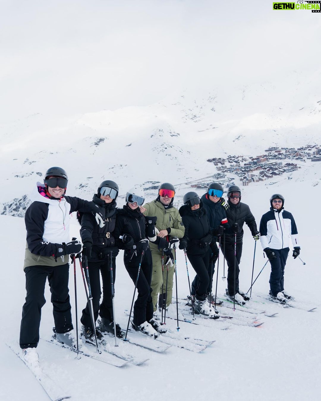 Michelle Keegan Instagram - ‘The cold never bothered me anyway’… it does, it definitely definitely does! ❄️⛷️🎿
