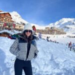 Michelle Keegan Instagram - ‘The cold never bothered me anyway’… it does, it definitely definitely does! ❄️⛷️🎿