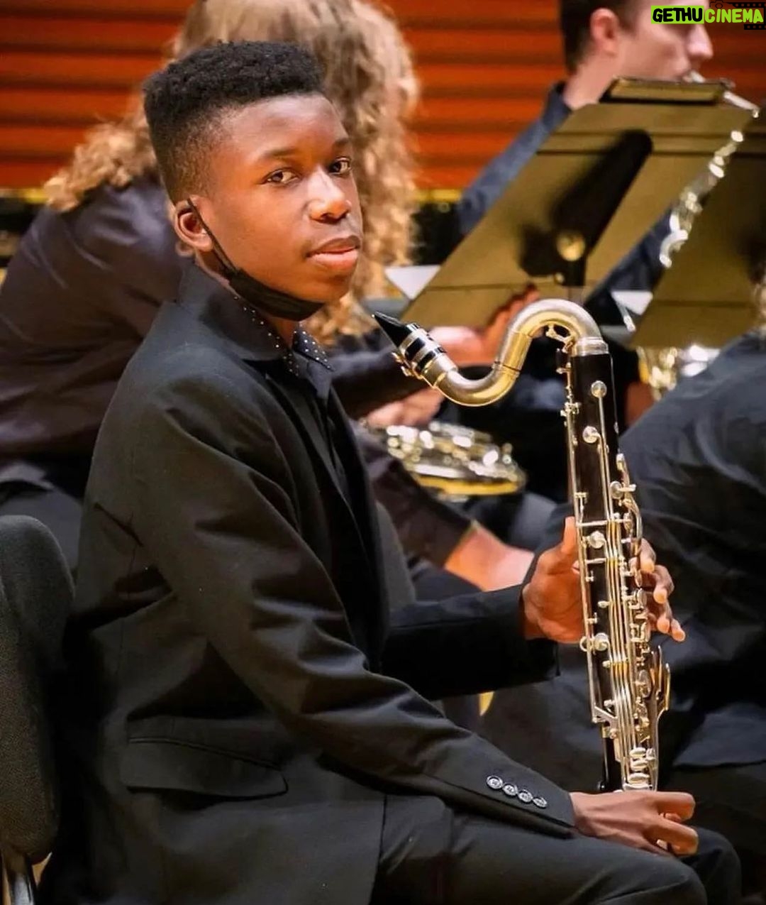 Michelle Pfeiffer Instagram - ENOUGH IS ENOUGH. #Repost @violadavis ・・・ 🚨ALL HANDS ON DECK!! 🚨 PLEASE SEE ALL FRAMES 🙏🏾 FROM: @leemerrittesq @attorneycrump 16 year old #RalphYarl was going to pick up his two younger siblings from an unfamiliar address when he was shot in the head and again while on the ground by the white man that answered the door after he rang the wrong door bell. Ralph is a junior in High School. He loves music and plays the bass clarinet. He is loved by his family and community and he has a bright bright future. He didn’t deserve what happened to him. We won’t stand for it. We are coming for justice. Use the contact information below to demand Prosecutor Zachary Thompson make an immediate arrest and bring the appropriate charges: Building: James S. Rooney Justice Center Address: 11 South Water Street Liberty, Missouri 64068 Telephone: 816-736-8300 Fax: 816-736-8301 Email: prosecutor@claycopa.com 🔁@realdlhughley