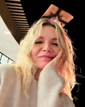 Michelle Pfeiffer Instagram - Buenas noches.