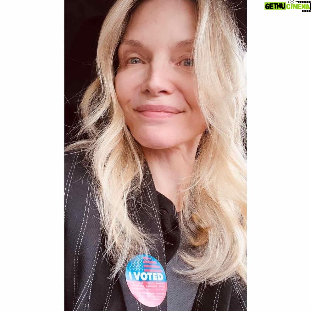 Michelle Pfeiffer Instagram - Follow your ❤️and VOTE!! 🗳 🇺🇸