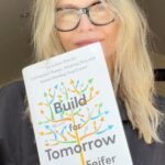 Michelle Pfeiffer Instagram - When I sat down to talk with @entrepreneur Magazine’s editor in chief, Jason Feifer @heyfeifer in 2019 and then again in 2021, both times I came away thinking, “Wow, this guys is headed for greatness.” And now, in 2022… here is part of that greatness! Jason has written such a smart and brilliant book about embracing change, and how to attack the future in a resilient and adaptable way. I am so honored to have some of our conversations included. #buildfortomorrow