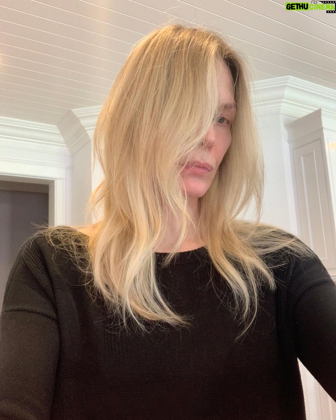 Michelle Pfeiffer Instagram - After (and before). Thank you, @mrchrismcmillan & @ashleyleann13 🥰 💇♀️🎨
