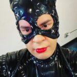 Michelle Pfeiffer Instagram - Looks like some 🐈‍⬛ is having a big year… you all look fantastic. Happy #Halloween, everyone ! 😻🎃