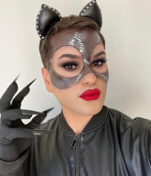 Michelle Pfeiffer Instagram - Looks like some 🐈‍⬛ is having a big year… you all look fantastic. Happy #Halloween, everyone ! 😻🎃