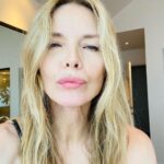 Michelle Pfeiffer Instagram – Let love rule the day ❤️ sending big love and kisses to you all ❤️❤️❤️