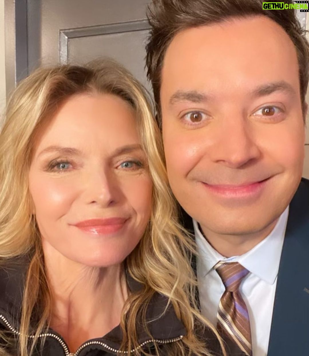 Michelle Pfeiffer Instagram - Having a Cinderella moment 👠 with @jimmyfallon. Catch it tonight on @fallontonight ❤️