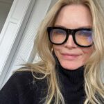 Michelle Pfeiffer Instagram - Heading to power lunch 💪 Happy Friday, everybody! ❤️