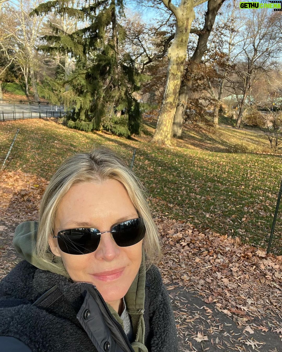 Michelle Pfeiffer Instagram - Good morning 💛