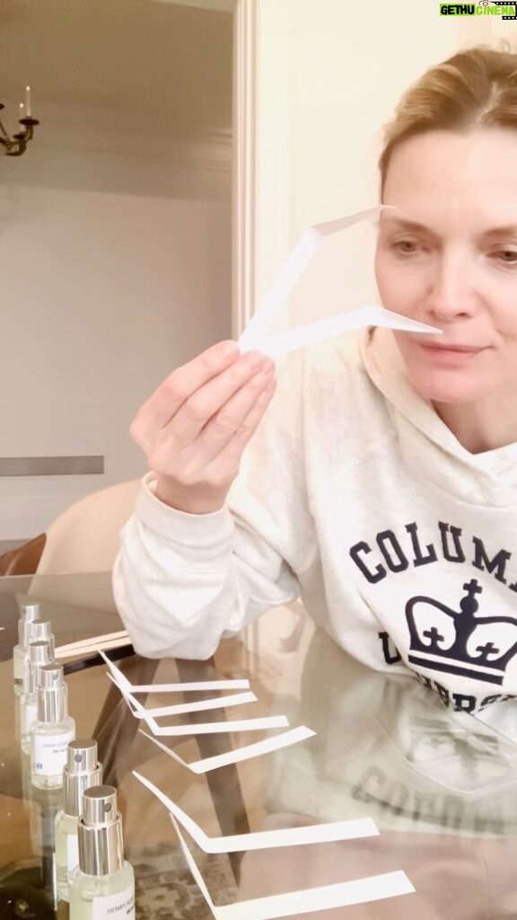 Michelle Pfeiffer Instagram - A very smelly Saturday…👃You may ask why am I smelling my sweatshirt? this is what it looks like when you are trying a new fragrance. After sniffing numerous mods you can go “Nose Blind”- where you can’t really fully take in any of the scents. So, you smell your clothes and it kind of resets your sense of scent! I’m sure our perfumers have a much more elegant way of doing it! 😂 @henryrose 🤍