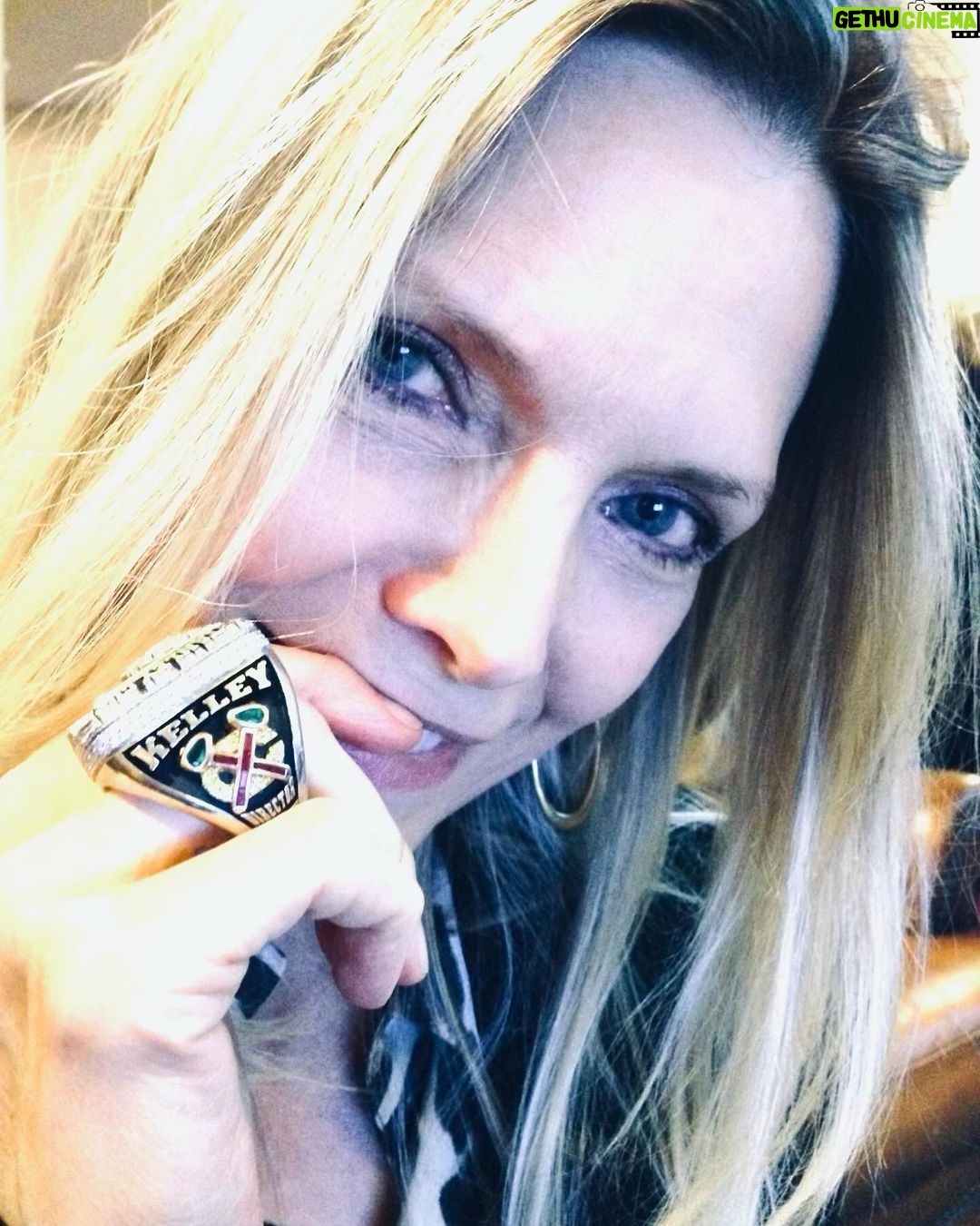 Michelle Pfeiffer Instagram - Happy hockey season again. The @nhl is back!