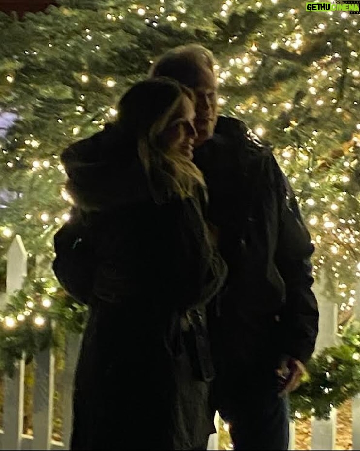 Michelle Pfeiffer Instagram - Lit up trees this time of year never cease to fill me up with the magic of the holiday season. ✨