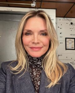 Michelle Pfeiffer Instagram - Happy Sunday, everybody ✨