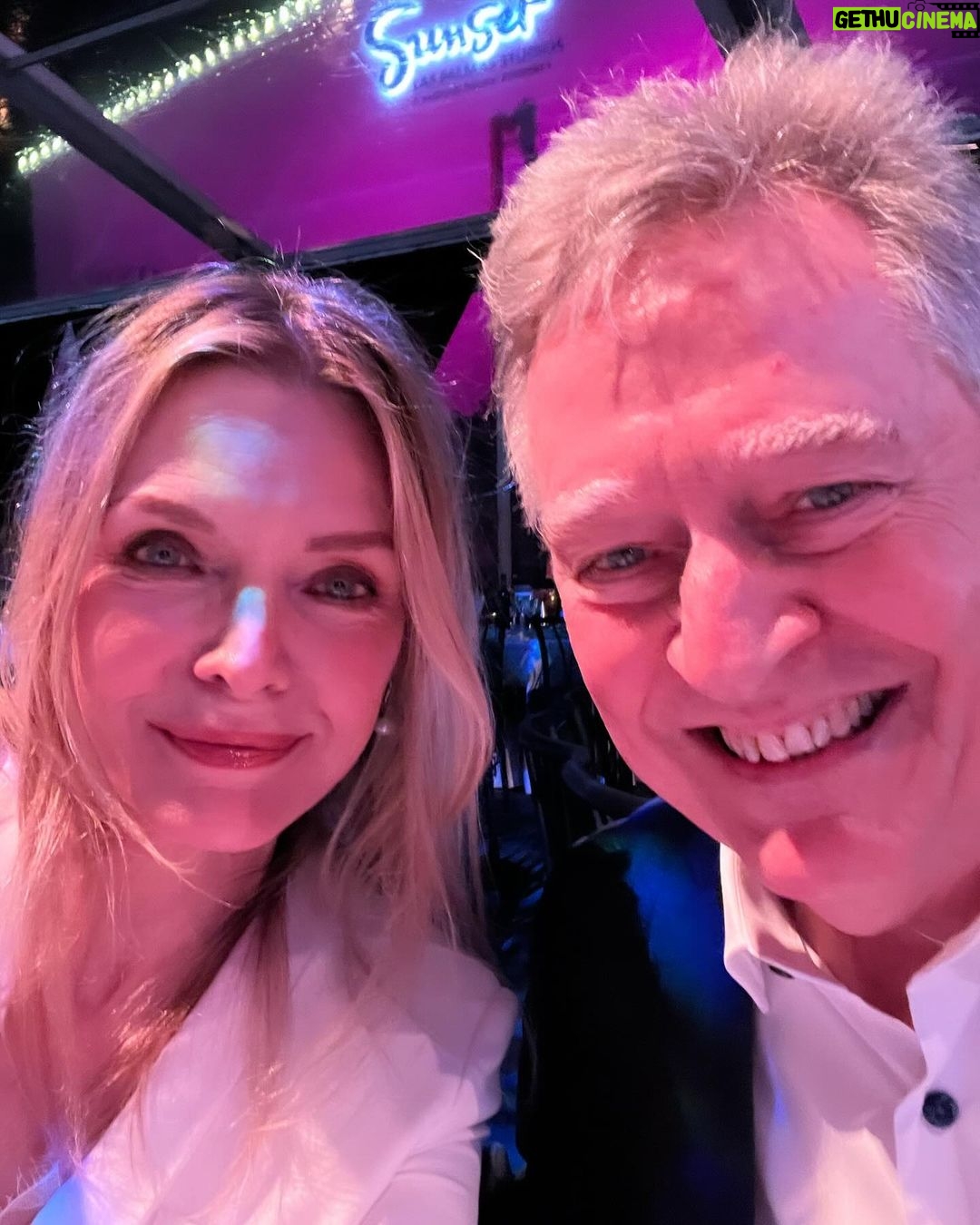 Michelle Pfeiffer Instagram - My talented & inspiring muses. @lauradern @sherylcrow My Earth-protecting superhero, @kenewg @environmentalworkinggroup My love @davidekelleyproductions ๐ค Honored to attend and support the well deserved honorees, @green4ema Awards this week.