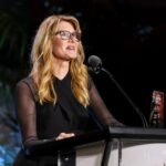 Michelle Pfeiffer Instagram - So lucky to have been at the Entertainment Media Awards last night to witness the incomparable @LauraDern give the speech this country needs to hear as well as receive an award for her documentary “Common Ground” and her ongoing commitment in the fight against climate change. What a night! So inspiring. Congrats, Laura 🤍