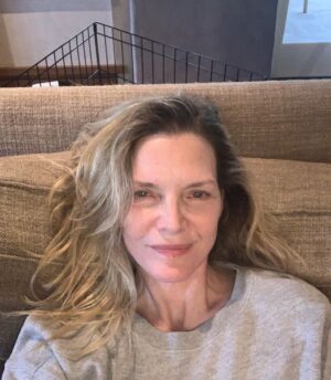 Michelle Pfeiffer Instagram - 3M followers. Thank you all for hanging out with me here!! 🤍