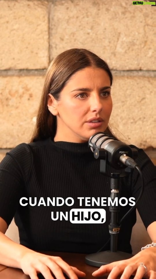 Michelle Renaud Instagram - Tus hij@s siempre van primero, no importa la situación que estés atravesando 😌 es nuestro sagrado deber como mamá o papá. Tener la madurez de separar la relación con tu ex pareja y no "vengarte" tratando de estropear, a través de tus hij@s, la nueva relación que puede tener, máxime cuando se está dando con personas que l@s tratan con respeto y les cuidan. ¿Te ha tocado vivir una situación similar? ¿Cómo lo has resuelto? Cuéntanos en los comentarios 👇🏼 Ep.1 🎧 Construyendo una Familia Ft. Michelle Renaud - Enlace 🔗 en el Perfil 🙌🏼 #melateserhumano #divorcio #pareja #amor #hijos #paternidad #maternidad