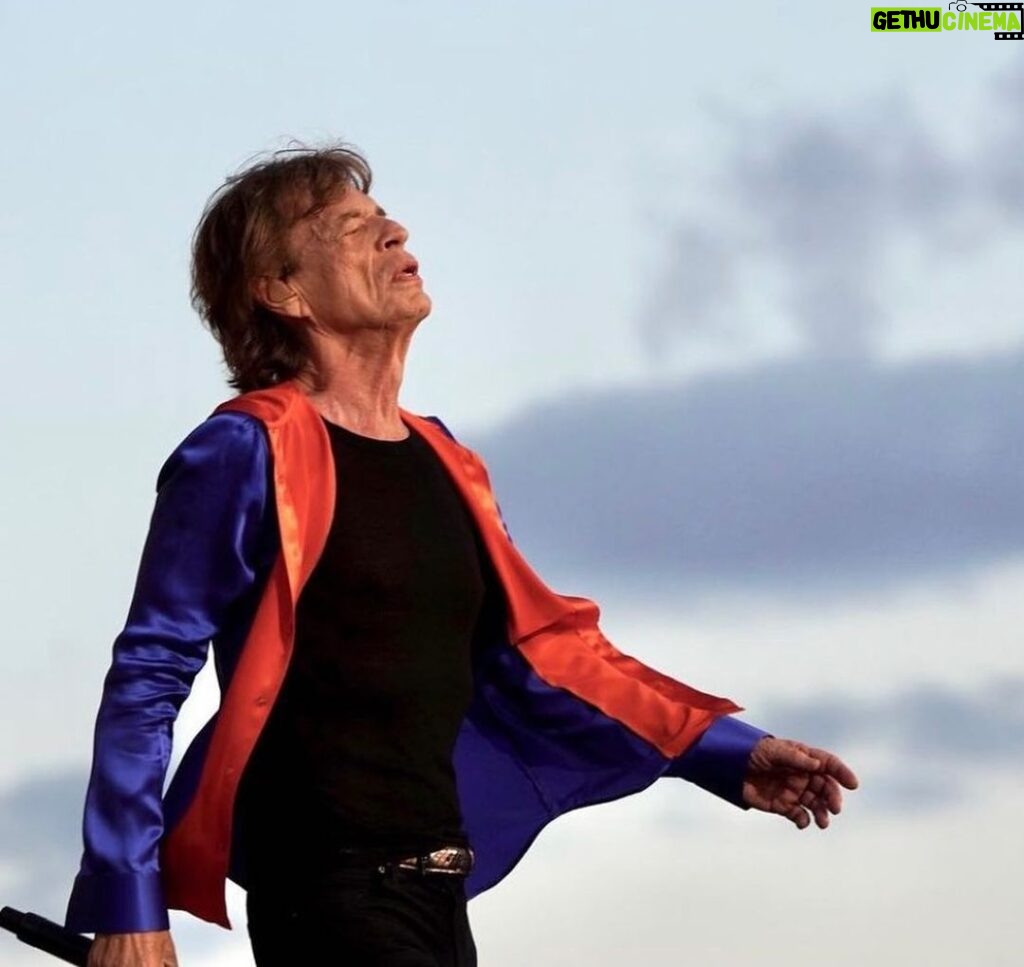 Mick Jagger Instagram - Another amazing night at Hyde Park we hope you enjoyed it as much as us! Photo 1: Mark Allan Photo 2 & 3: Raph Pour-Hashemi