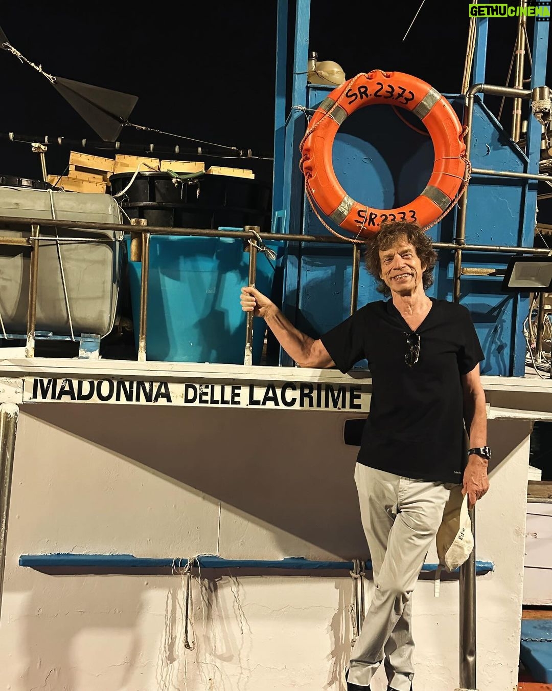 Mick Jagger - 293.3K Likes - Taking a break in Italy and doing some writing
