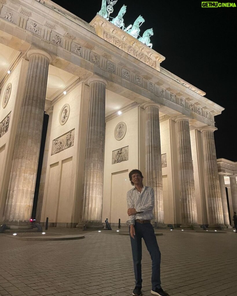 Mick Jagger Instagram - Enjoyed looking around Berlin last night, see you at the show later! 🇩🇪 Brandenburger Tor