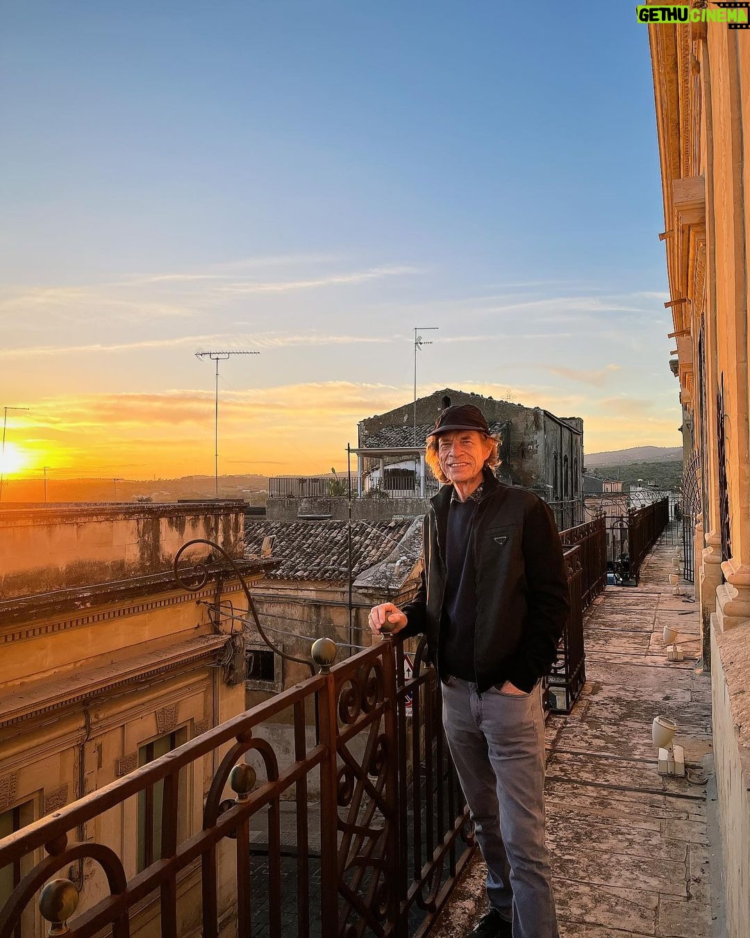Mick Jagger - 293.3K Likes - Taking a break in Italy and doing some writing