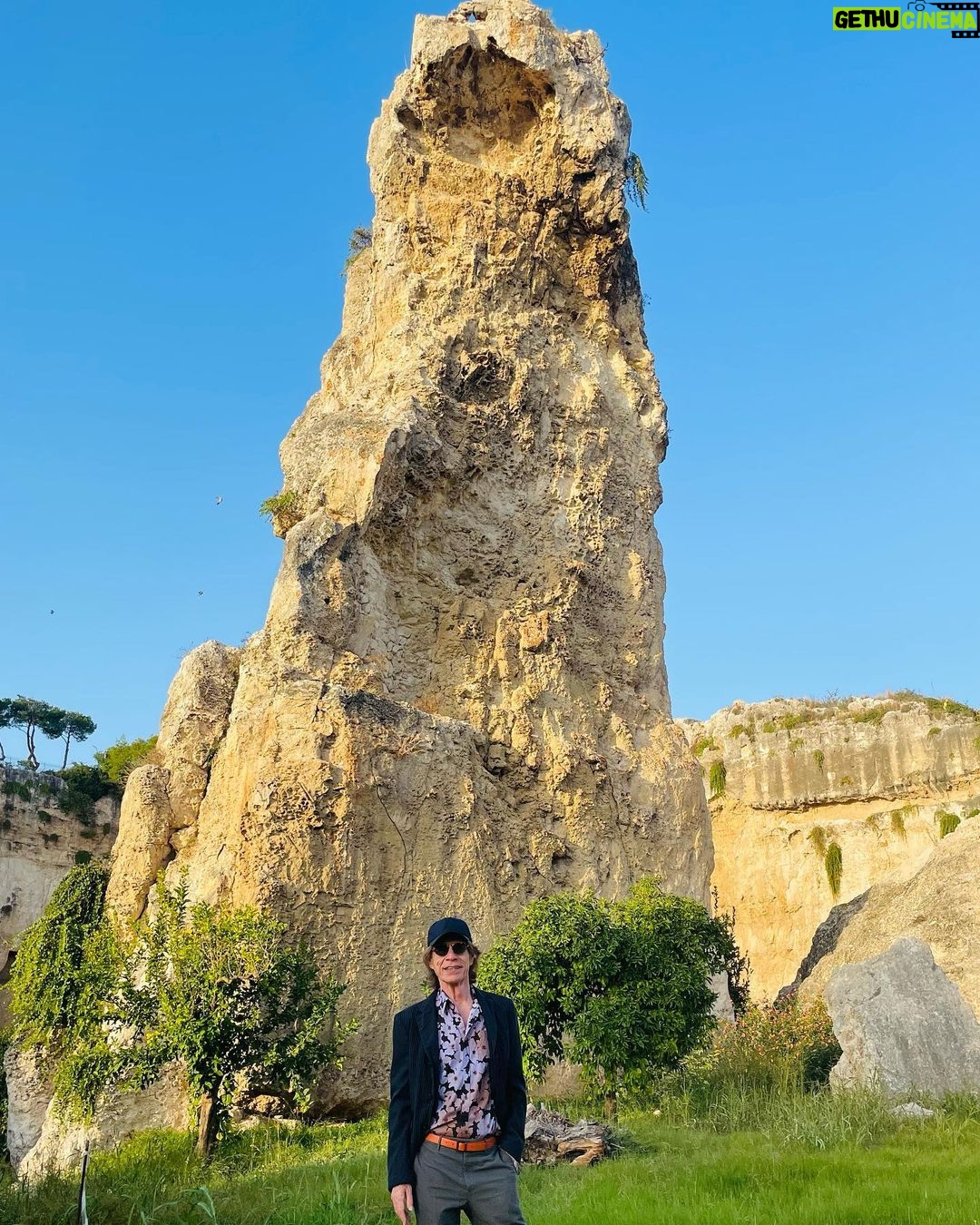 Mick Jagger - 190K Likes - Relaxing in Italy, after some songwriting time!