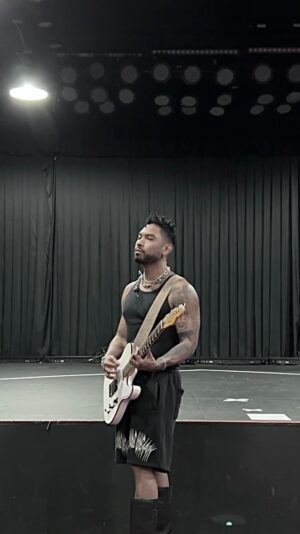 Miguel Instagram - Warming up thinking about life . Feel like all the work I’ve done in the last five years been leading up to this Friday and Saturday . I want you there if you can be . All the info is in my bio . Love you - M🔪🌹