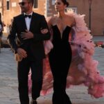 Miguel Ángel Silvestre Instagram - @eusilva 💥🫠❤️🌹 de otro planeta! @armanibeauty #publi #venecia80 #armanibeauty @juliette_dalton @r0b3rtina_