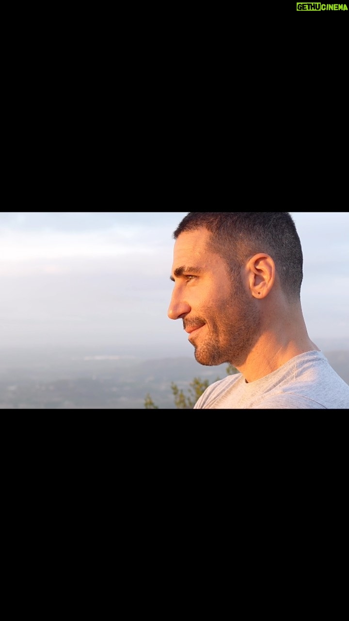 Miguel Ángel Silvestre Instagram - Senderismo en la Sierra De Espadan 💥 @landrover #defender @turismodecastellon #costadeazahar @laboratoriodeideas.es ✂️ @vanamics @whatyouknow Dron: @k.ra_photo @migmarquina Sierra de Espadán