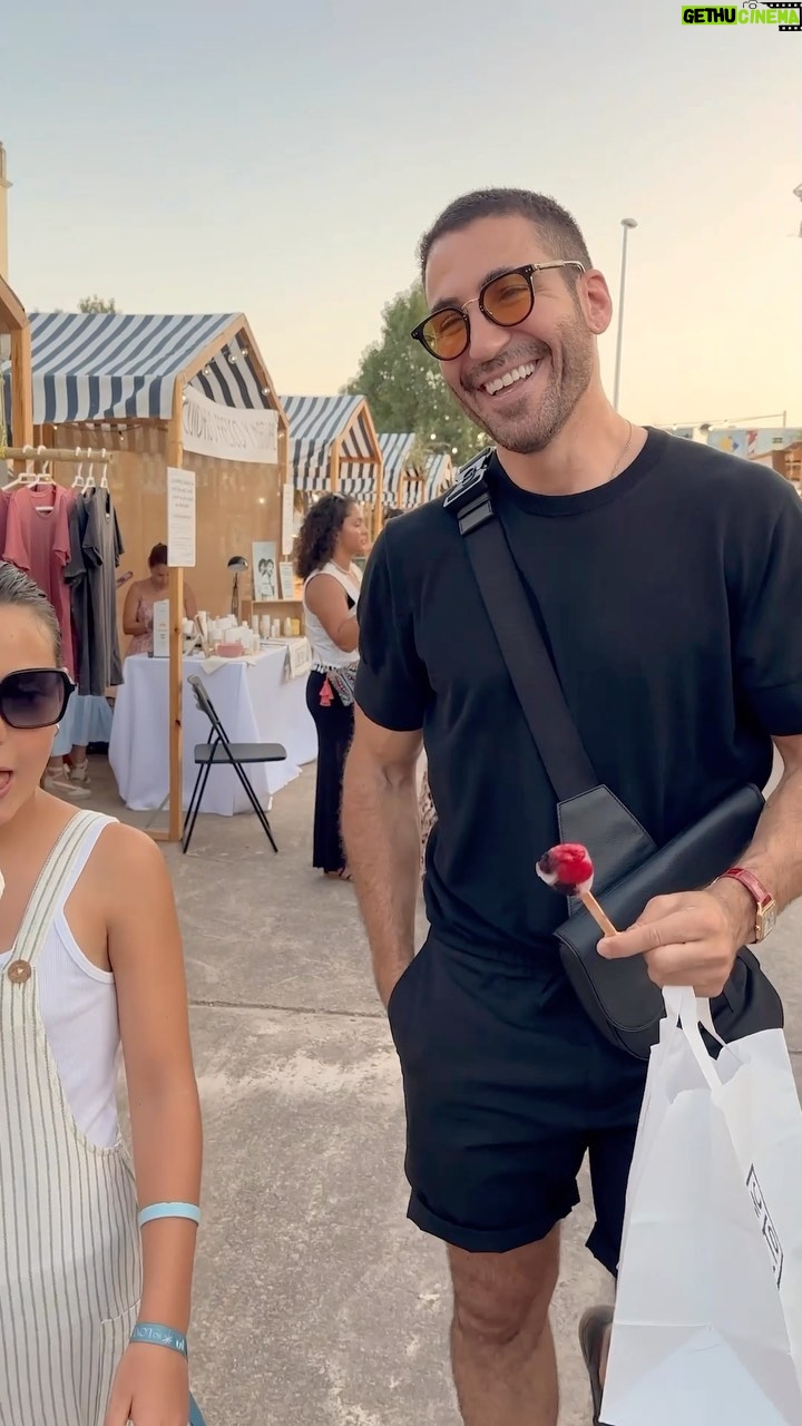 Miguel Ángel Silvestre Instagram - “SoLovely” Benicasim handcrafted market. Come to visit us! @solovelypopup Ven a conocer @solovelypopup Benicasim! @turismobenicassim @turismodecastellon #costadeazahar 🎥 @vanamics @whatyouknow @laboratoriodeideas.es Benicàssim, Castellón, Spain