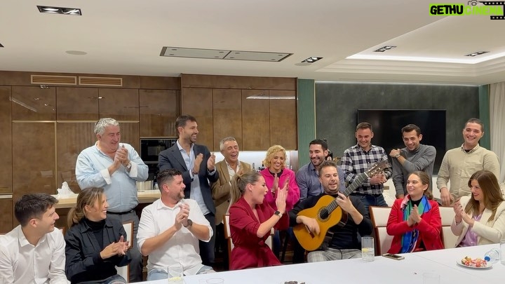 Miguel Ángel Silvestre Instagram - Dos días inolvidables conociendo Andalucía con mi amigo Jose Luis, El Turronero y su preciosa familia! Gracias por vuestro cariño y generosidad sin límites. 🎤 @lauragallego_oficial @maria7354lopez @turron871 @jorgeluengomg @patri_gil_car @rowica canoruciero