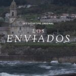 Miguel Ángel Silvestre Instagram - El 26 de enero se estrena la segunda temporada de #LosEnviados, ¡solo en @SkyShowtimeES! ¿Qué les esperará a los sacerdotes Pedro Salinas y Simón Antequera en Porto da Lúa? ⌛👀 #SkyShowtime