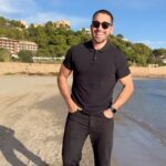 Miguel Ángel Silvestre Instagram - Nunca el mar estuvo tan cerca de la montaña. #benicasim @turismodecastellon #turismodecastellon @turismobenicassim Dron @imk_digital @laboratoriodeideas.es