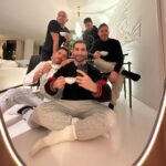 Miguel Ángel Silvestre Instagram - Llegar, Chocolate con churros Salir @roberto_coello_ @alexcoves @sapaellaclub_ibiza #Adri