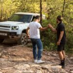 Miguel Ángel Silvestre Instagram - Living the moment con @landrover #defender @rosabellon Con el maestro #FieNestor.